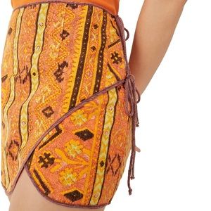 New with tags!!!Cleo Printed Wrap Skirt. Size 6.